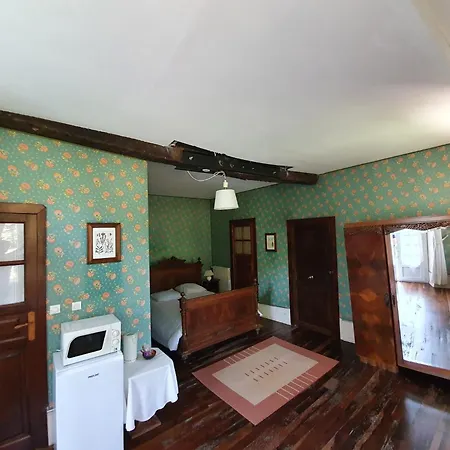 - Maison De Maitre Du Xviie Bed & Breakfast