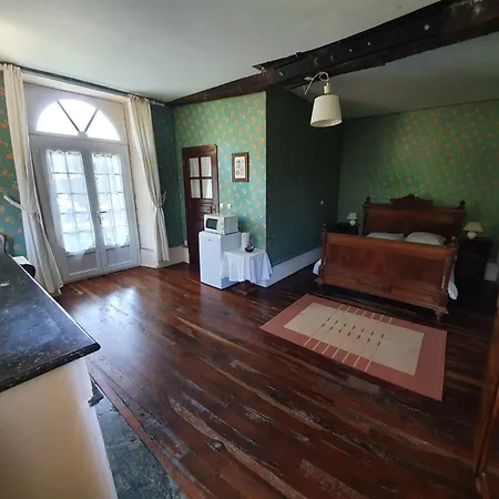 - Maison De Maitre Du Xviie Bed & Breakfast Saint-Pé-de-Bigorre