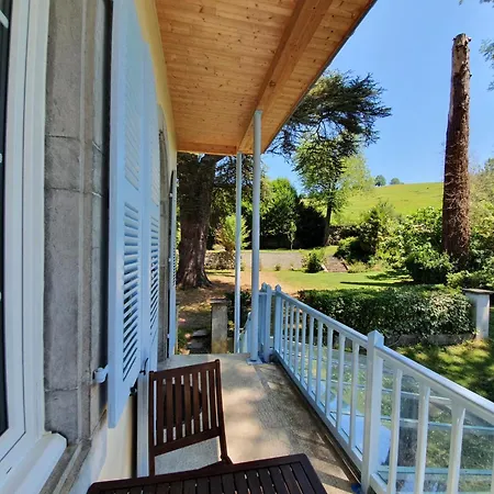 - Maison De Maitre Du Xviie 住宿加早餐酒店 Saint-Pé-de-Bigorre