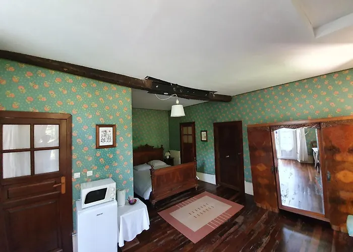 - Maison De Maitre Du Xviie Bed & Breakfast